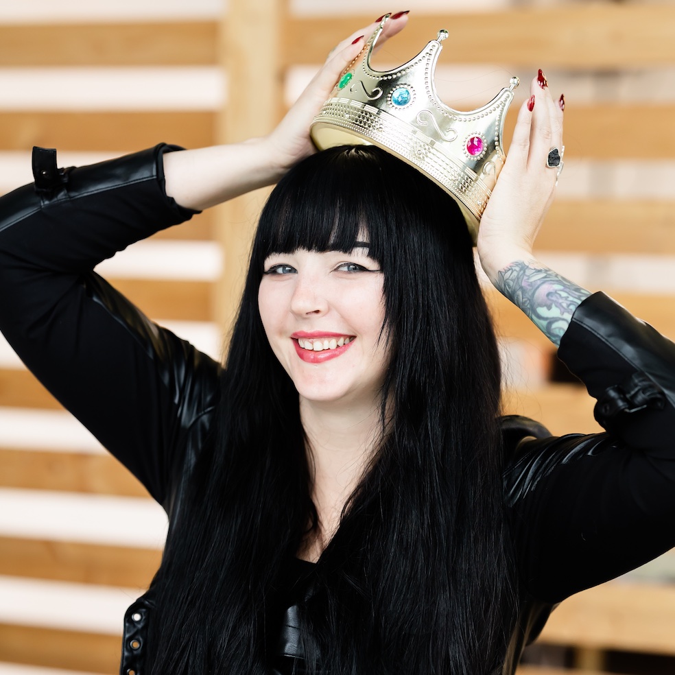 A smiling headshot of Garnish Collective stylist Sativa